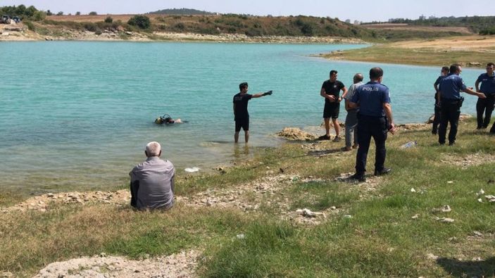 Ailesiyle piknik yaparken göle giren küçük çocuk boğuldu -1