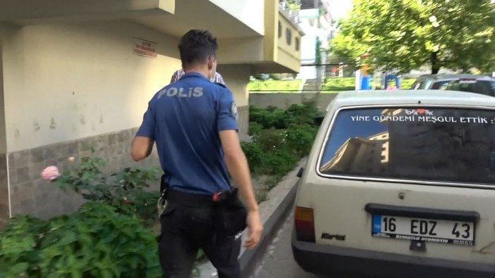 Bursa’da ilginç olay: İşe gitmek için arabasının yanına gitti, arabasında tanımadığı birinin uyuduğunu gördü -11