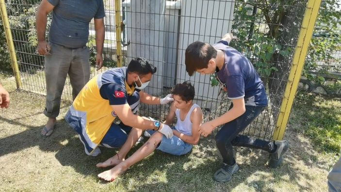 Bisikletli gençlerin dondurma sevdası kazaya dönüştü: 3 yaralı -2