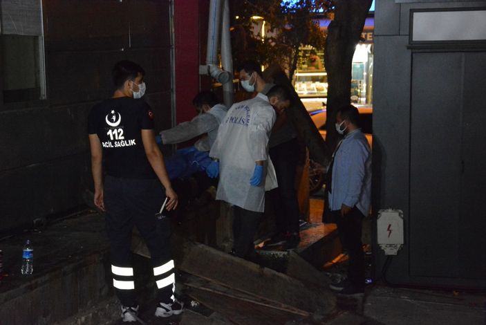 d Beyoğlu'nda şüpheli ölüm