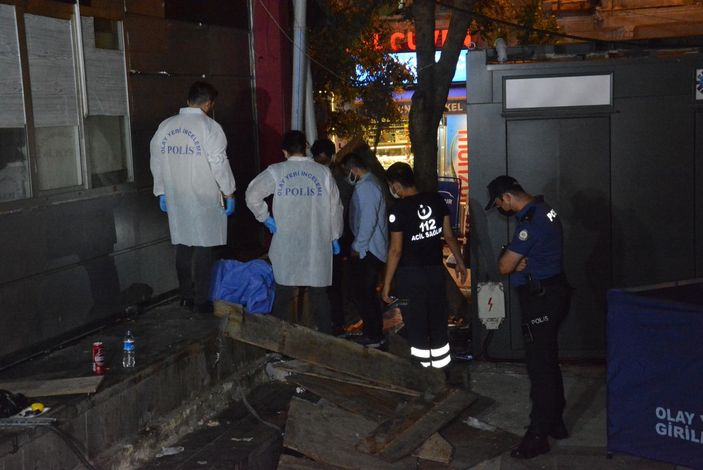 d Beyoğlu'nda şüpheli ölüm