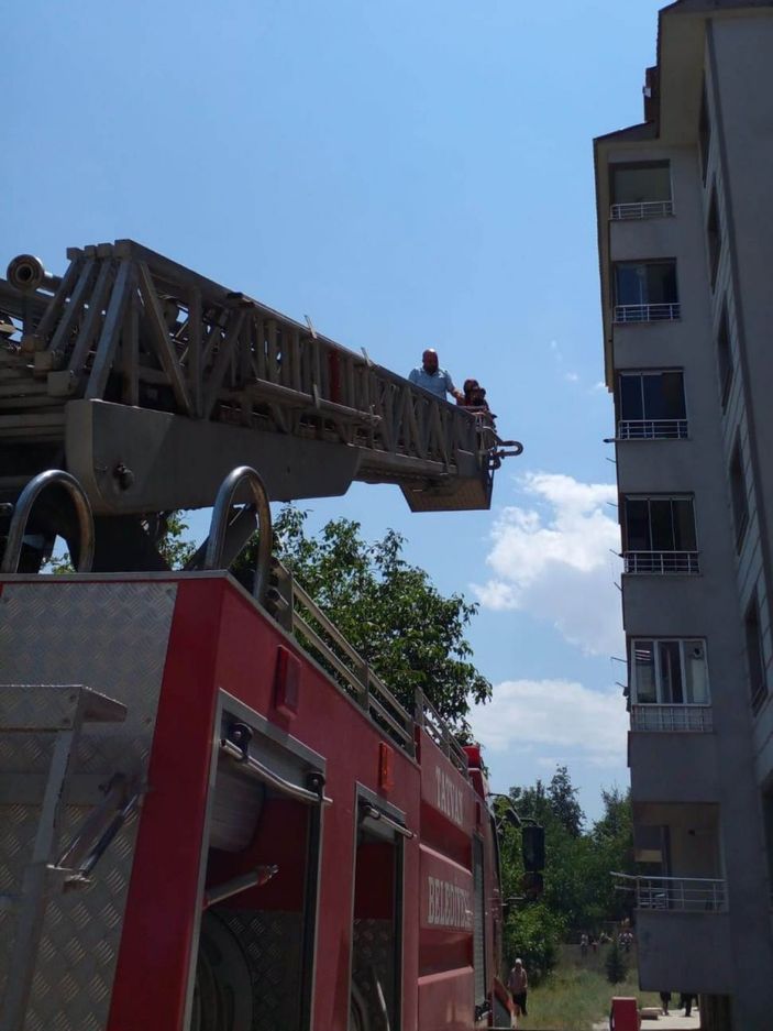 Asansörde çıkan yangın korkuttu -1