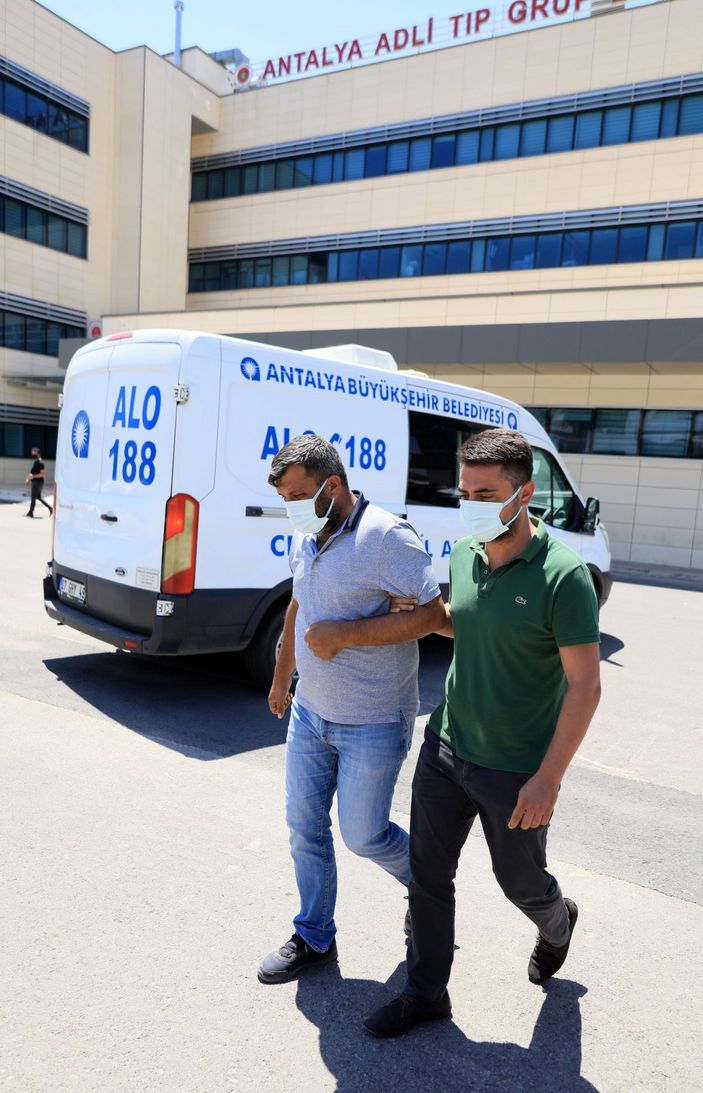 Babası, derede bulunan Ecrin'in cenazesini gözyaşlarıyla teslim aldı -3