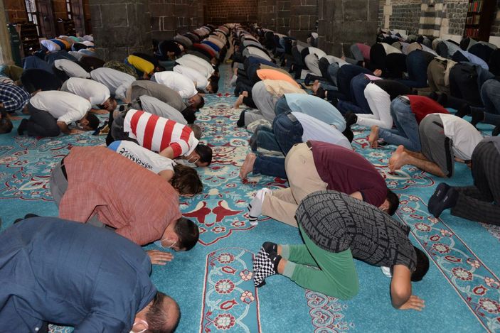 Diyarbakırlılar, bayram namazı için Ulu Cami'yi tercih etti -7
