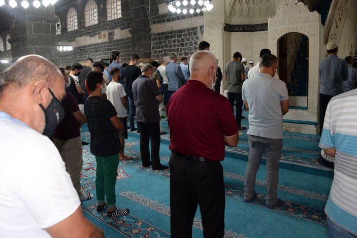 Diyarbakırlılar, bayram namazı için Ulu Cami'yi tercih etti -5