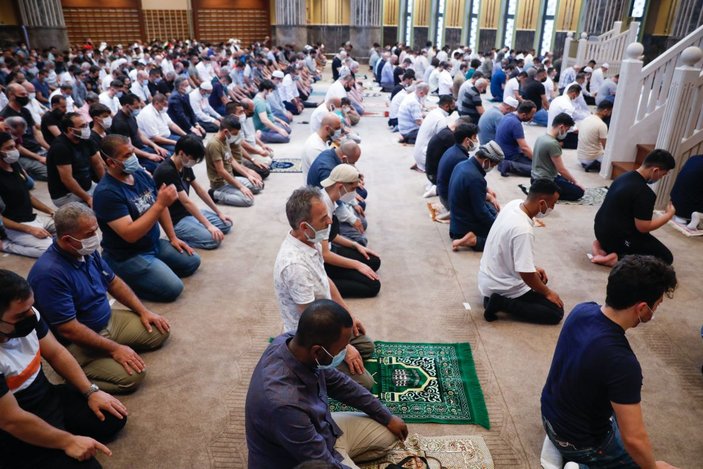 Taksim Camii'nde ilk bayram namazı kılındı -6