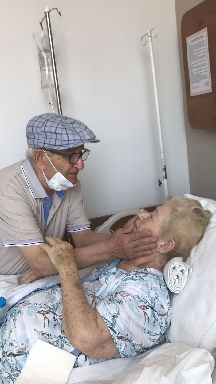 58 yılda ilk kez ayrı kalan çiftin duygulandıran buluşması -1