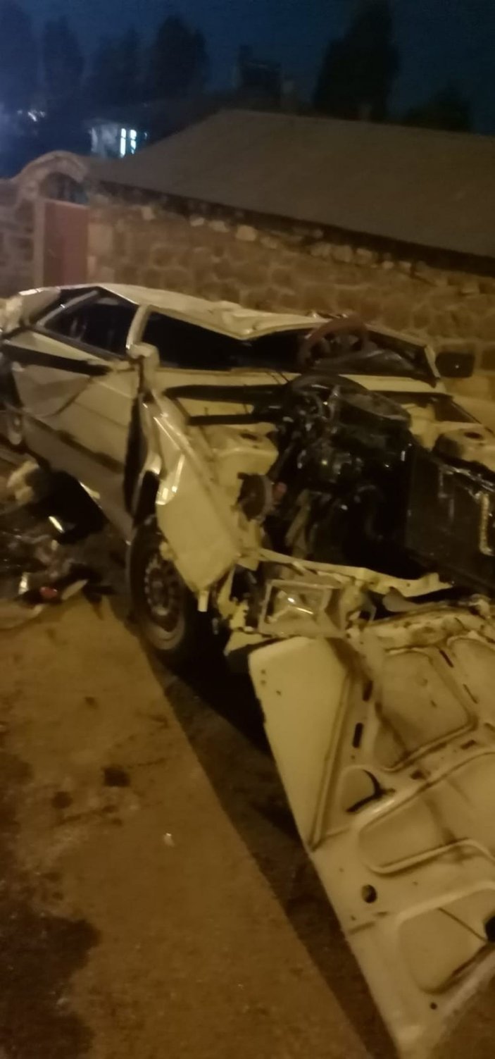 Van’da otomobil 8 metre yükseklikteki köprüden uçtu: 1 ölü, 2 yaralı -5