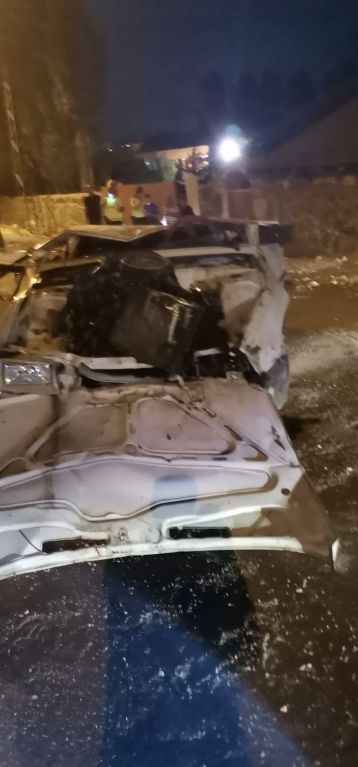 Van’da otomobil 8 metre yükseklikteki köprüden uçtu: 1 ölü, 2 yaralı -2
