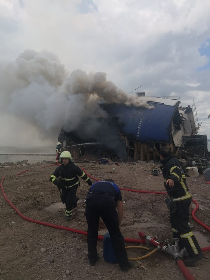 Hurda gemide yangın çıktı -3