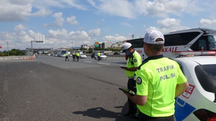 İstanbul’da helikopter destekli trafik denetimi havadan görüntülendi -4