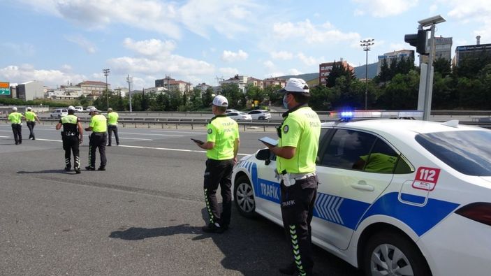 İstanbul’da helikopter destekli trafik denetimi havadan görüntülendi -5