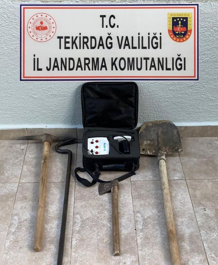 Tekirdağ’da kaçak kazı yapan 5 kişi suçüstü yakalandı -1