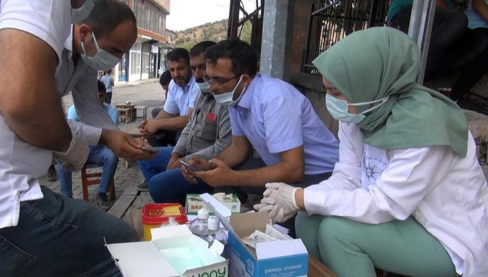 Muş'ta sağlıkçılar kahveleri gezerek aşı yaptı -9