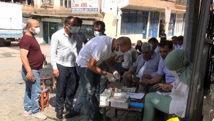 Muş'ta sağlıkçılar kahveleri gezerek aşı yaptı -6