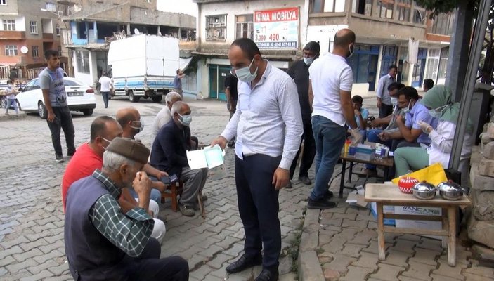 Muş'ta sağlıkçılar kahveleri gezerek aşı yaptı -8