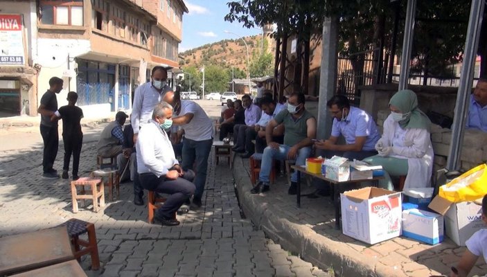Muş'ta sağlıkçılar kahveleri gezerek aşı yaptı -5