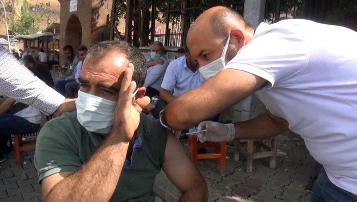 Muş'ta sağlıkçılar kahveleri gezerek aşı yaptı -4