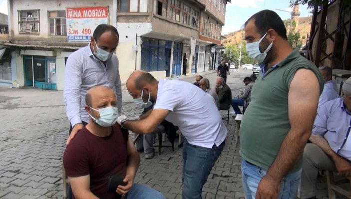 Muş'ta sağlıkçılar kahveleri gezerek aşı yaptı -2