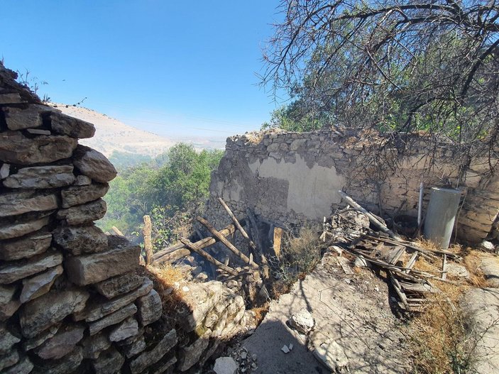 Elazığ'daki yangın 10 saatte söndürüldü; 1 ev ile 10 dönüm alan yandı -3