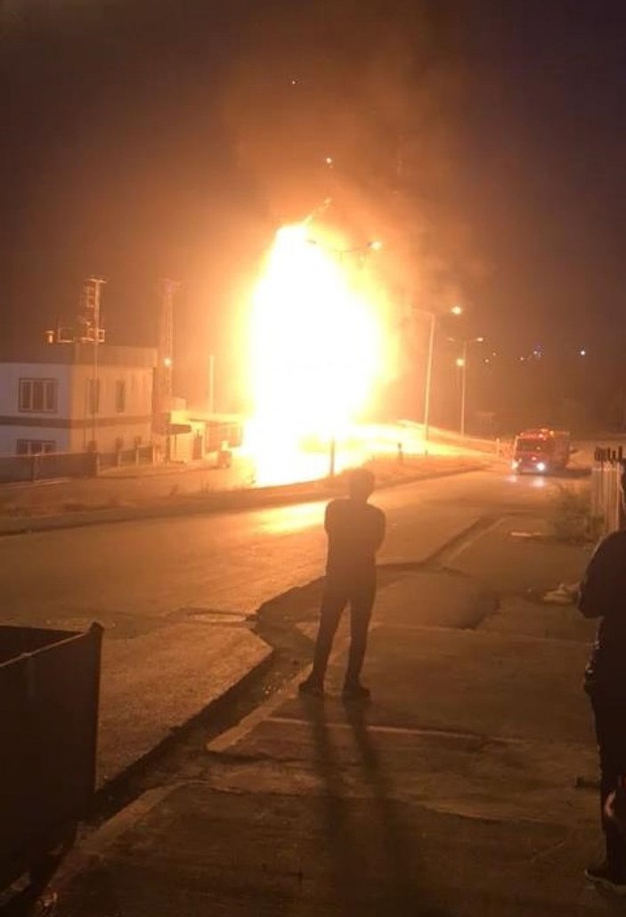 Başakşehir'de halk otobüsü alev alev yandı -1