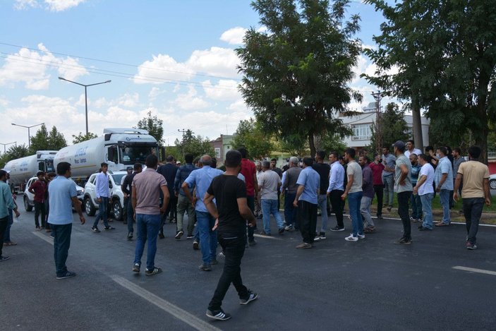 Elektrik kesintilerini protesto eden çiftçiler yol kapattı -5