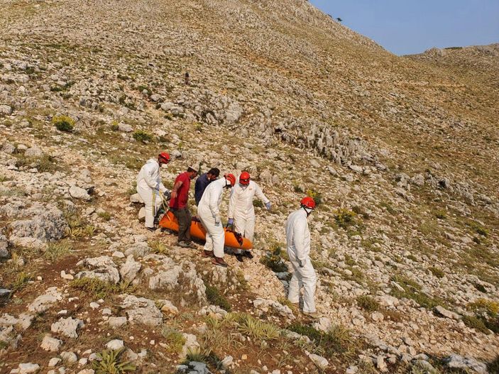 Yaylada mahsur kalan korona şüphelisi çift, ambulans helikopterle alındı -2