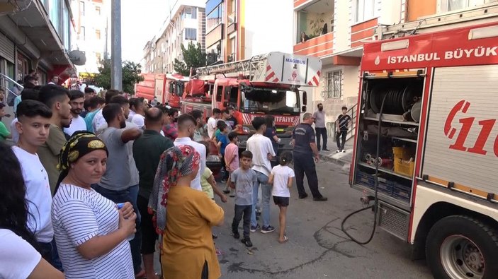 Sultangazi'de korsan taksi durağını ateşe verdiler -6