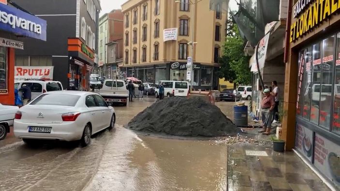 Bayburt'ta sağanak; yollar göle döndü -5