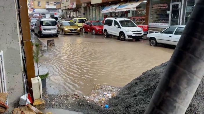 Bayburt'ta sağanak; yollar göle döndü -2