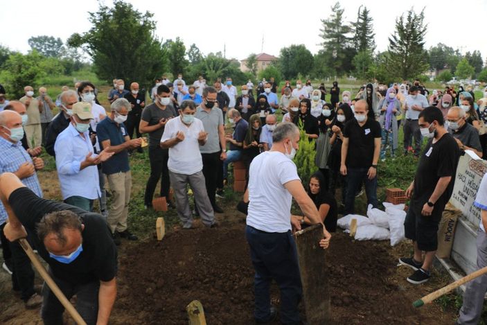 Uçurumda ölü bulunan üniversiteli Samet, toprağa verildi -5