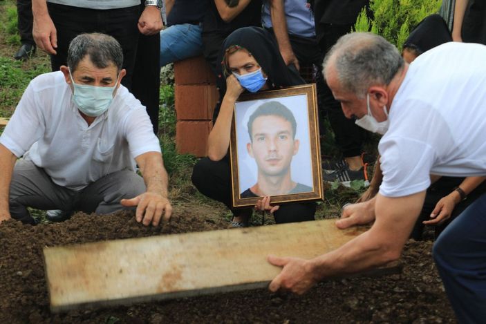 Uçurumda ölü bulunan üniversiteli Samet, toprağa verildi -8