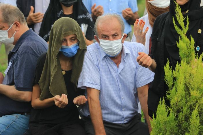 Uçurumda ölü bulunan üniversiteli Samet, toprağa verildi -4