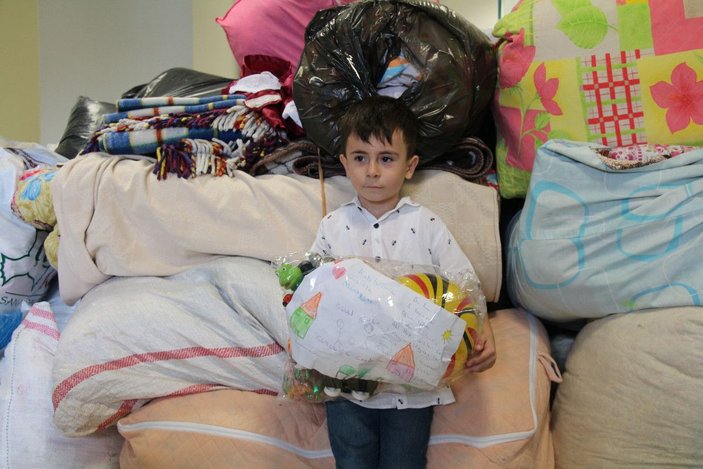 5 yaşındaki Mustafa, yangın bölgesindeki çocuklara oyuncaklarını gönderdi -1