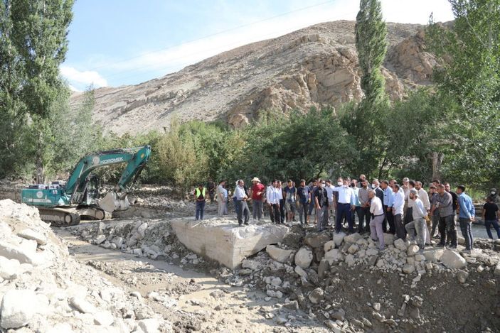 Van'da, selin vurduğu Esenyamaç'ta hasar tespiti sürüyor -9