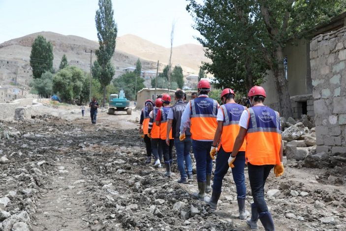 Van'da, selin vurduğu Esenyamaç'ta hasar tespiti sürüyor -4
