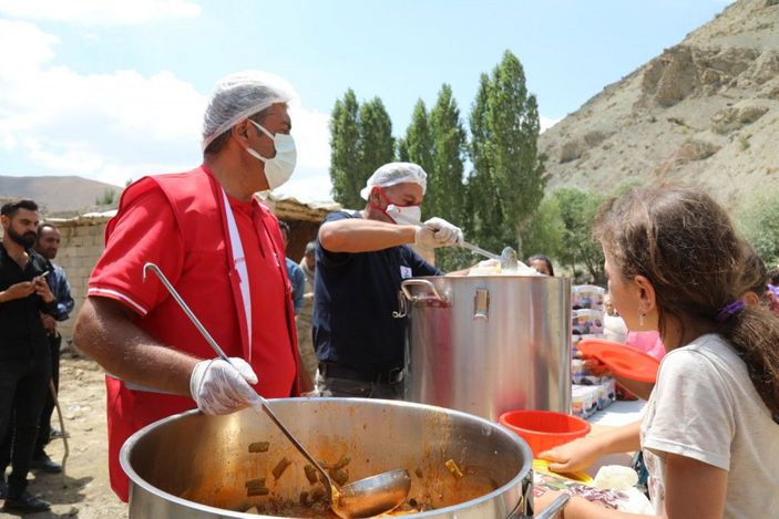 Van'da, selin vurduğu Esenyamaç'ta hasar tespiti sürüyor -7