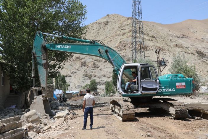 Van'da, selin vurduğu Esenyamaç'ta hasar tespiti sürüyor -3