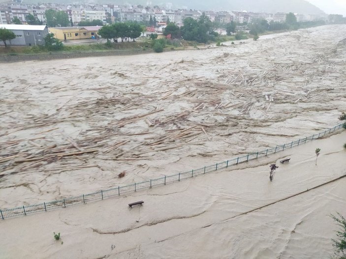 Sinop ve Samsun'da sağanak sele neden oldu; vatandaşlar evlerinde mahsur kaldı -2