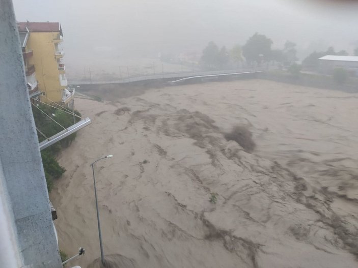 Sinop ve Samsun'da sağanak sele neden oldu; vatandaşlar evlerinde mahsur kaldı -3
