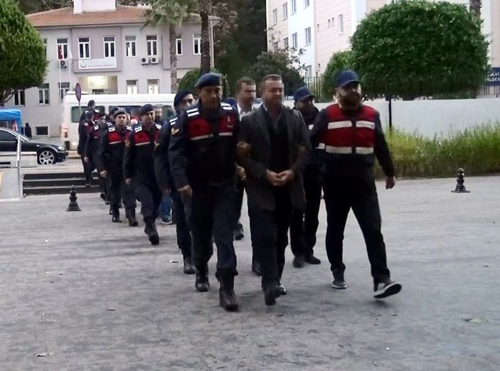 Ağır ceza mahkemesi hakimi, yargıladığı sanıkla içki masasında -1