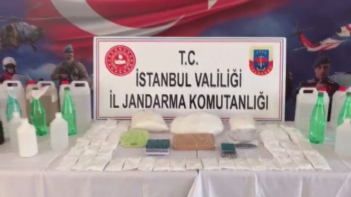 Güney Amerika'dan getirdikleri sıvı kokaini, toza dönüştürürken yakalandılar -6