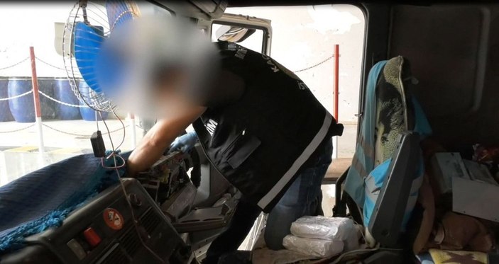 Cilvegözü Gümrük Kapısı'nda, TIR'da 2 bin 533 sikke ele geçirildi -1