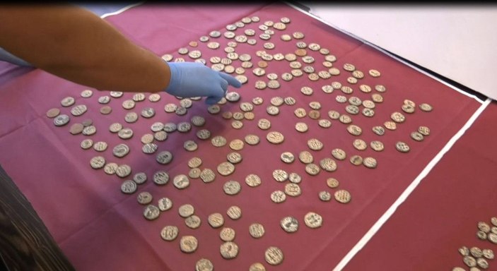 Cilvegözü Gümrük Kapısı'nda, TIR'da 2 bin 533 sikke ele geçirildi -2