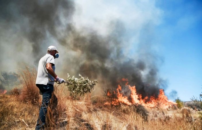 Atina yakınlarındaki orman yangınları nedeniyle 4 yerleşim birimi boşaltıldı -1