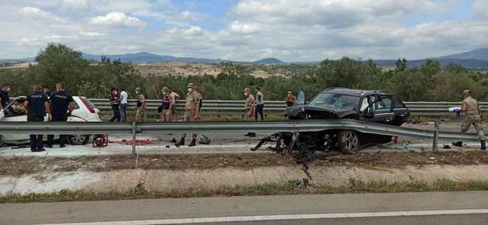 Amasya'da otomobil, karşı şeritte ciple çarpıştı: 2 ölü, 5 yaralı -1