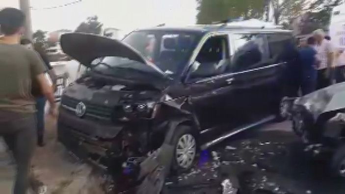 Arnavutköy'de minibüs ile otomobil çarpıştı: 7 yaralı -5