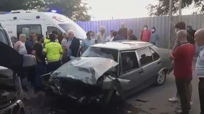 Arnavutköy'de minibüs ile otomobil çarpıştı: 7 yaralı -2