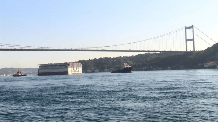 Dev geminin parçası İstanbul Boğazı'ndan geçti -3