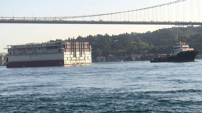 Dev geminin parçası İstanbul Boğazı'ndan geçti -4